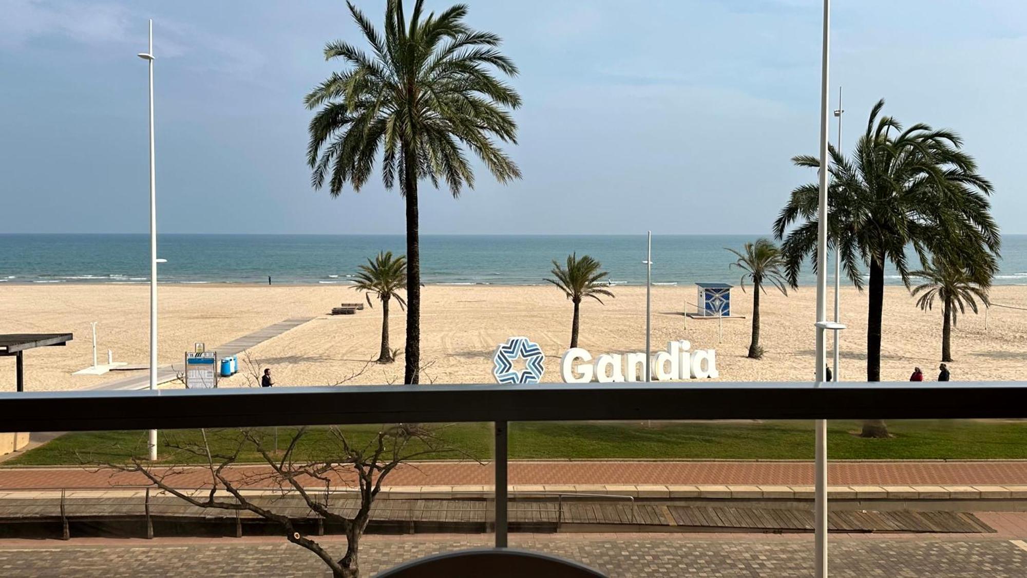 Capri Gandia Primera Linea - Alquiler Solo Familias Playa de Gandia Dış mekan fotoğraf