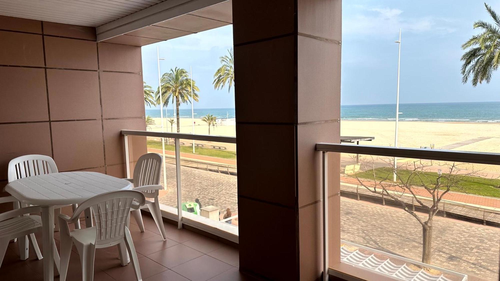 Capri Gandia Primera Linea - Alquiler Solo Familias Playa de Gandia Dış mekan fotoğraf